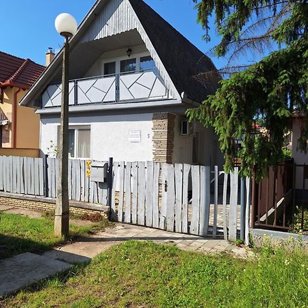 Hajdúszoboszló Nikolett Apartman מראה חיצוני תמונה