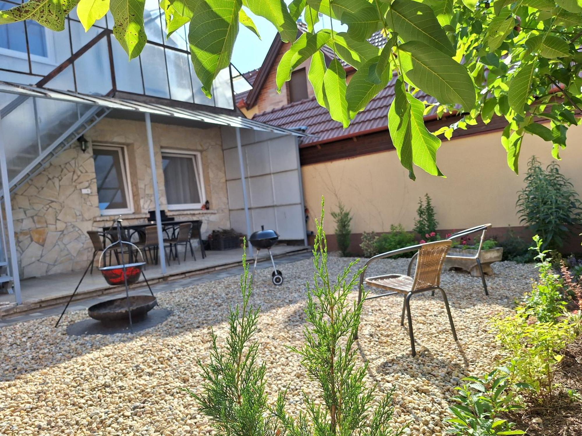 Hajdúszoboszló Nikolett Apartman מראה חיצוני תמונה
